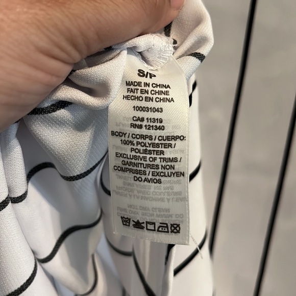 Dynamite women’s blouse off the shoulder, pinstripe, black and white size small - Picture 5 of 5